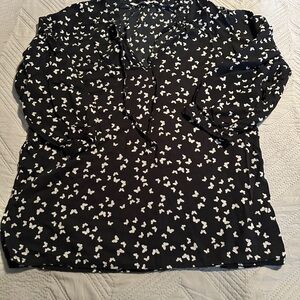 Old Navy Women's Black and White Floral Top